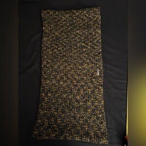 Roxy Chunky Knit Infinity Scarf in Black, Mustard Gold, and Silver accents. EUC.